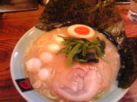 「ラーメン並+うずら」@らーめん半蔵 大和店の写真