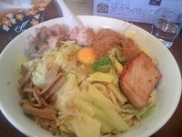 「油そば 大盛 ヤサイ・背脂・ニンニク、魚粉、炙りロース」@UNDER GROUND RAMENの写真