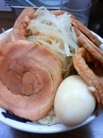 「豚増しそば・大盛り・野菜増し（900円）+豚増し（200円）+味」@雷 北松戸本店の写真