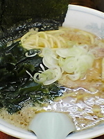 「ラーメン（豚骨醤油、中盛り、￥750）」@長浜家の写真