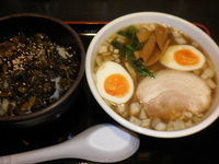「ミニラーメン（350円）+ミニ高菜ごはん（250円）」@らーめん港家の写真