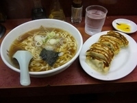 「手打ちらーめん+餃子」@中華若月の写真