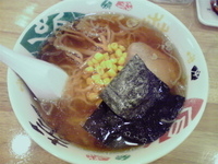 「醤油らーめん」@手打ちらーめん 本丸の写真