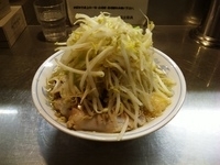 「らーめん+豚 野菜多めニンニク」@らーめん大 池袋店の写真