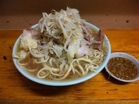 「豚増しらーめん（麺少なめ） ヤサイニンニク ショウガダレ」@ラーメン富士丸 板橋南町店の写真