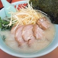 「塩ネギチャーシュー麺（麺固め） ￥930」@ラーメン山岡家 谷田部店の写真