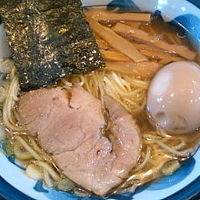 「豚煮干らーめん（醤油）小650円 味玉100円」@つけ麺 目黒屋の写真