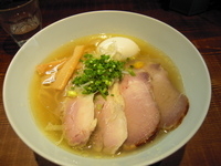 「塩全部のせ」@町田汁場 しおらーめん 進化の写真