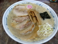 「中華そば+豚のせ」@六厘舎 本店の写真