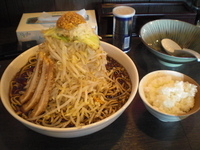 「ふじ麺+油替え（焦がしにんにく油）+野菜タワー+男盛り+ライス」@景勝軒 前橋総本店の写真