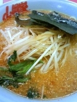 「特製味噌ネギラーメン・麺硬め（790円）+ライス（30円）」@山岡家 柏店の写真