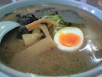 「ネギチャーシューメン（麺硬め・脂多め）800円」@ラーメンショップ 勝瓜店の写真