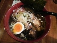 「トントロ炙りチャーシュー黒麺」@黒味噌らーめん 初代けいすけ 品川店の写真