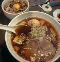 「四川マーボー麺（夜間限定）+地鶏の味付けたまご+ビビンバ丼（小）」@荻窪らーめん 栄龍軒の写真