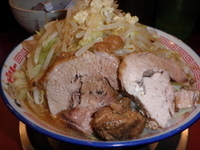「ラーメン（700円）大盛400g（100円）野菜・ニンニク」@ラーメン☆ビリーの写真