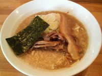 「極豚骨らーめん」@つけめん 美豚の写真