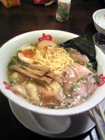 「まるほんらーめん全部入り（正油）」@らーめん 本竈の写真