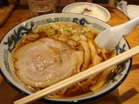 「らぁめんAセット醤油 醤油ラーメン・チャーハンお握り（小ライス）」@らあめん青葉の写真