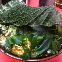 「ラーメン（￥630）朝ネギ（￥40）ワカメ（￥60）海苔（HPク」@ラーメン杉田家の写真