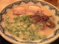 「博多らーめん（固め 680円）+替え玉（バリ 100円×2）」@由丸 八重洲仲通り店の写真