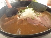 「味噌らーめん+大盛り+生ビール（730円+100円+500円）」@めん屋 沙楽の写真