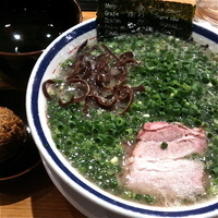 「ねぎラーメン（￥800）赤オニ（￥100）」@博多長浜らーめん 田中商店の写真