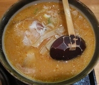 「ピリ辛みそらーめん（大辛）、自家製ギョーザ、ライス」@ラーメンけん軒の写真