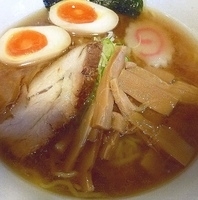 「江戸前醤油ラーメン（煮玉子トッピング）」@らーめん三昧の写真