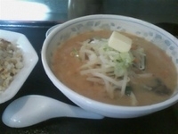 「雪舞セット（ミソバターラーメン+半チャーハン）800円」@中華居酒屋 とらちゃんの写真