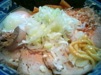 「油そば全部のせ（￥1050）」@兎に角 松戸店の写真