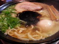 「なにわブラック（+大盛り&煮玉子）」@金久右衛門 本店の写真