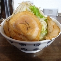 「雷そば（大）（ヤサイマシ・ニンニクマシマシ） 700円+ブタ半増」@雷 北松戸本店の写真