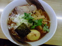 「煮干し香味油の和風中華そば（中盛り）+味玉」@常勝軒 前橋総本店の写真