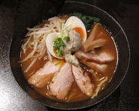 「特製濃厚豚骨魚介そば（中盛）」@麺屋33の写真