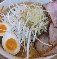 「野菜味噌らーめん（味付玉子+白髪ネギ+バタートッピング）」@ラーメン天華 水元店の写真