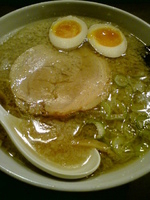 「味玉 こってりラーメン ￥800」@らーめん専門店 いちや 立川店の写真