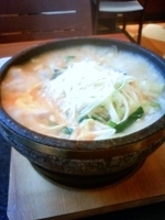 「しょうゆらーめん(750円)+ネギ(100円)」@石焼らーめん 火山 ららぽーと柏の葉店の写真