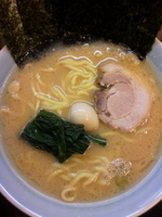 「醤油ラーメン 並（硬め）￥680」@横浜家系ラーメン 港家の写真