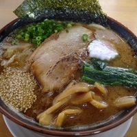 「トンコツラーメン（太麺） 900円」@MENYA 食い味の道有楽の写真