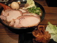 「満天特製釜炊きとんこつラーメン  からあげ1個」@釜炊き豚骨ラーメンきら星 満天の写真