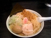 「中華そば（煮玉子入り） 中盛」@大勝軒まるいち 川口店の写真