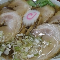 「チャーシュー麺800円+大盛り100円+餃子400円」@匠屋の写真