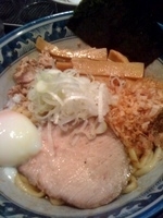 「温玉油そば」@兎に角 松戸店の写真