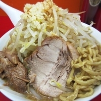 「ラーメン・ニンニクヤサイ 700円」@モッコリ豚の写真