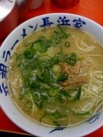 「ラーメン（カタ）￥400」@元祖ラーメン長浜家の写真