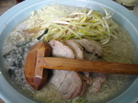 「定番（ネギチャーシューメン）・醤油・中（1.5玉）」@ラーメン青木亭 草加店の写真