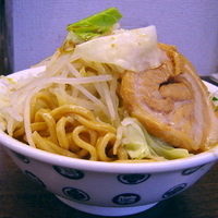 「雷そば（中・220g） 700円 （ヤサイマシマシ ⇒ 却下、ヤ」@雷 北松戸本店の写真