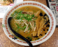 「黒もんラーメン（680円）」@よってこや 駒込駅前店の写真