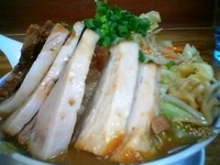 「みそ麺普通盛/辛味/ヤサイ多目+バカブタ（￥700+￥300）」@明心角ふじの写真