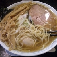 「ラーメン（大盛サービス）+味玉+メンマ 650円+100円+15」@らーめんはるか86の写真